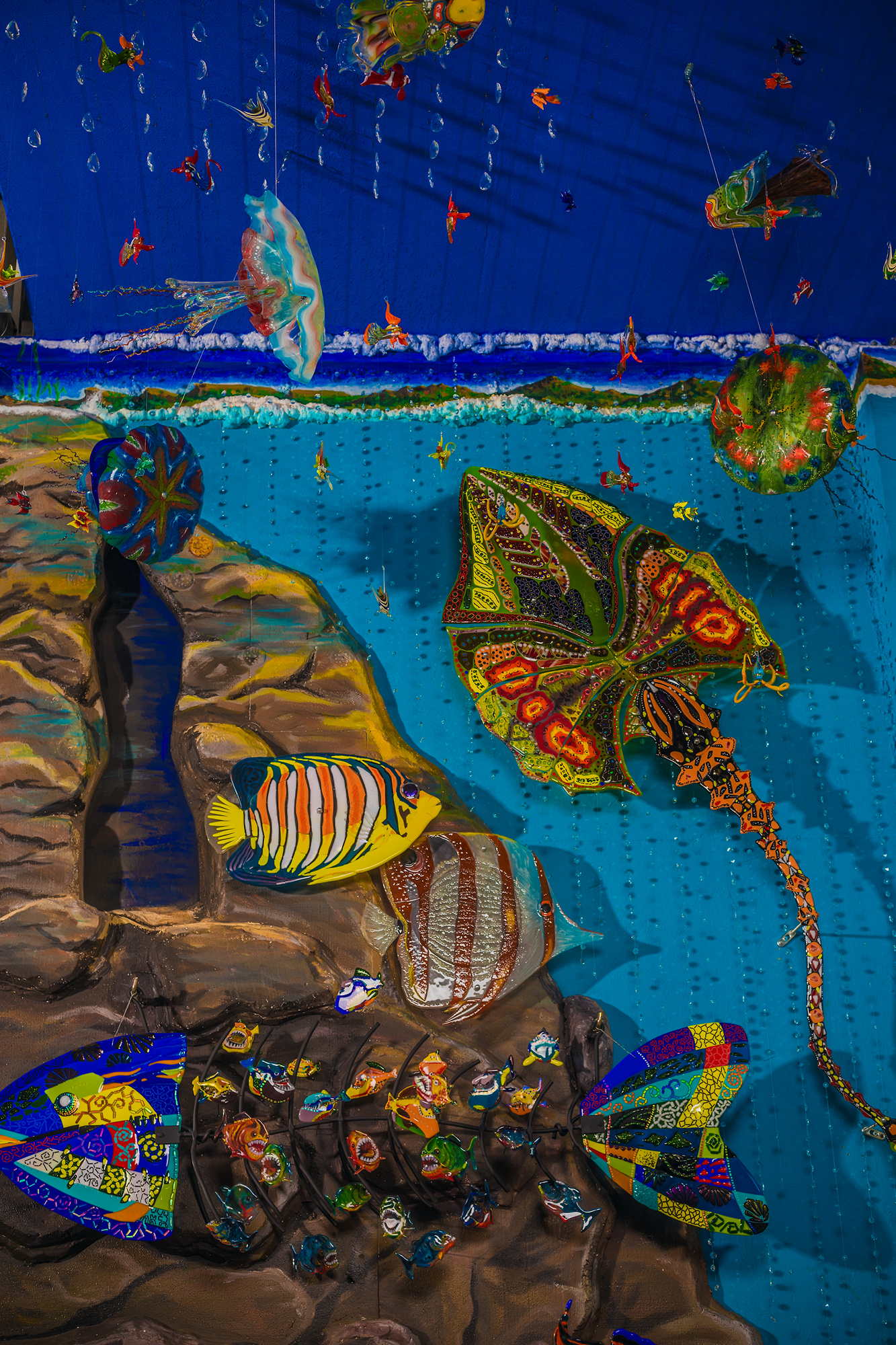 Выставка в Краснодаре стеклянная инсталляция морская